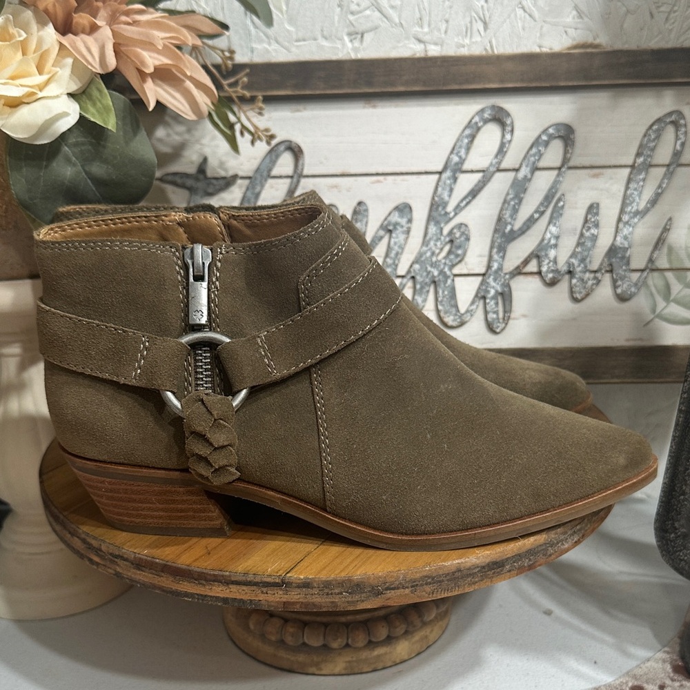 NWOT Lucky Brand Olive tan Ankle Boots